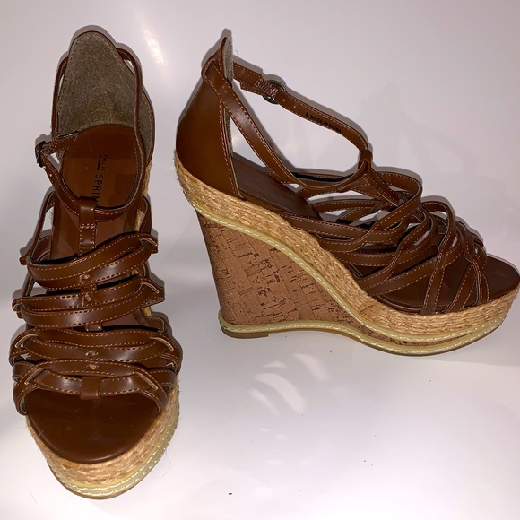 High wedge strappy sandals. Brown, size 8! - Picture 4 of 4